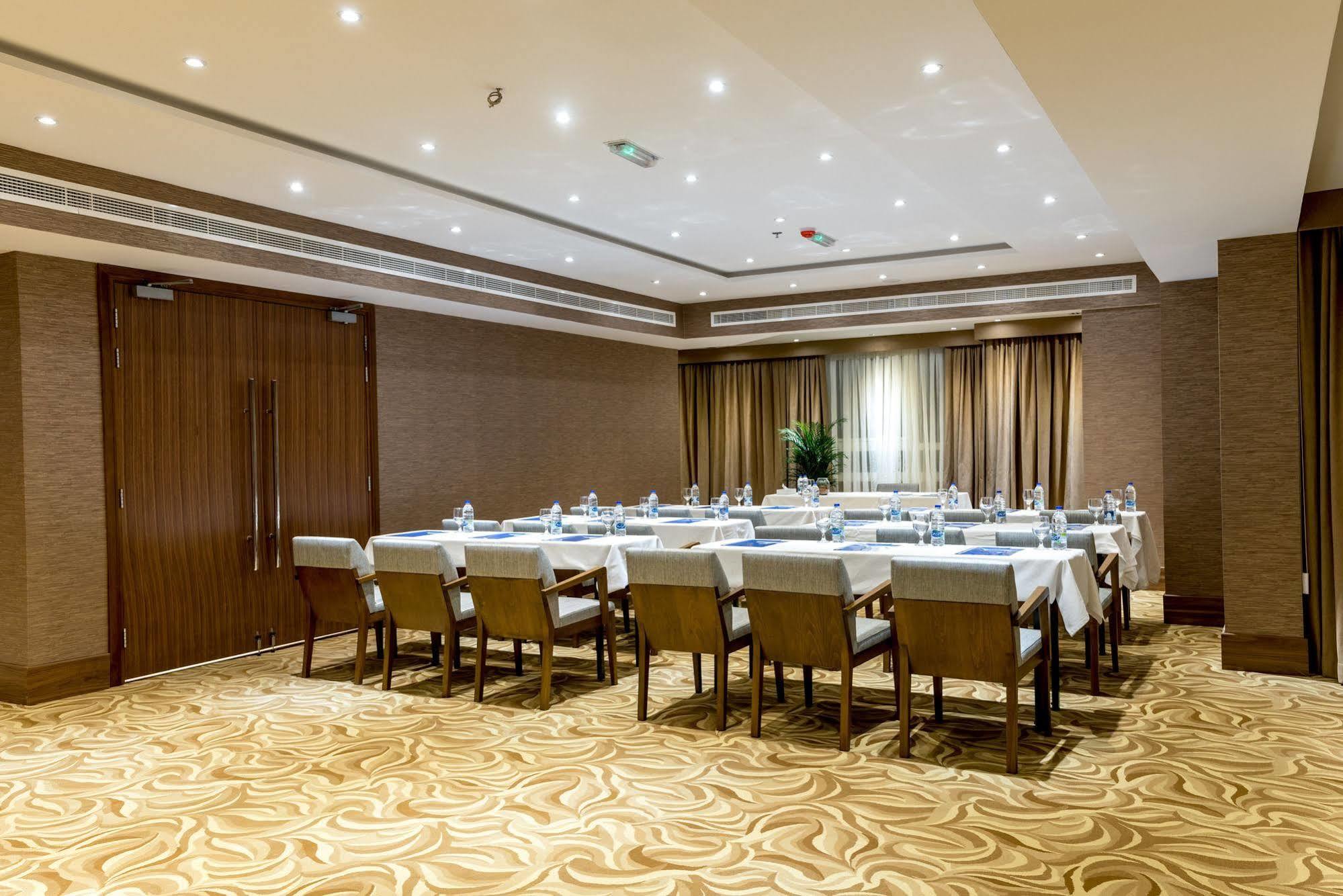 Hawthorn Extended Stay By Wyndham Abu Dhabi City Center Exterior foto